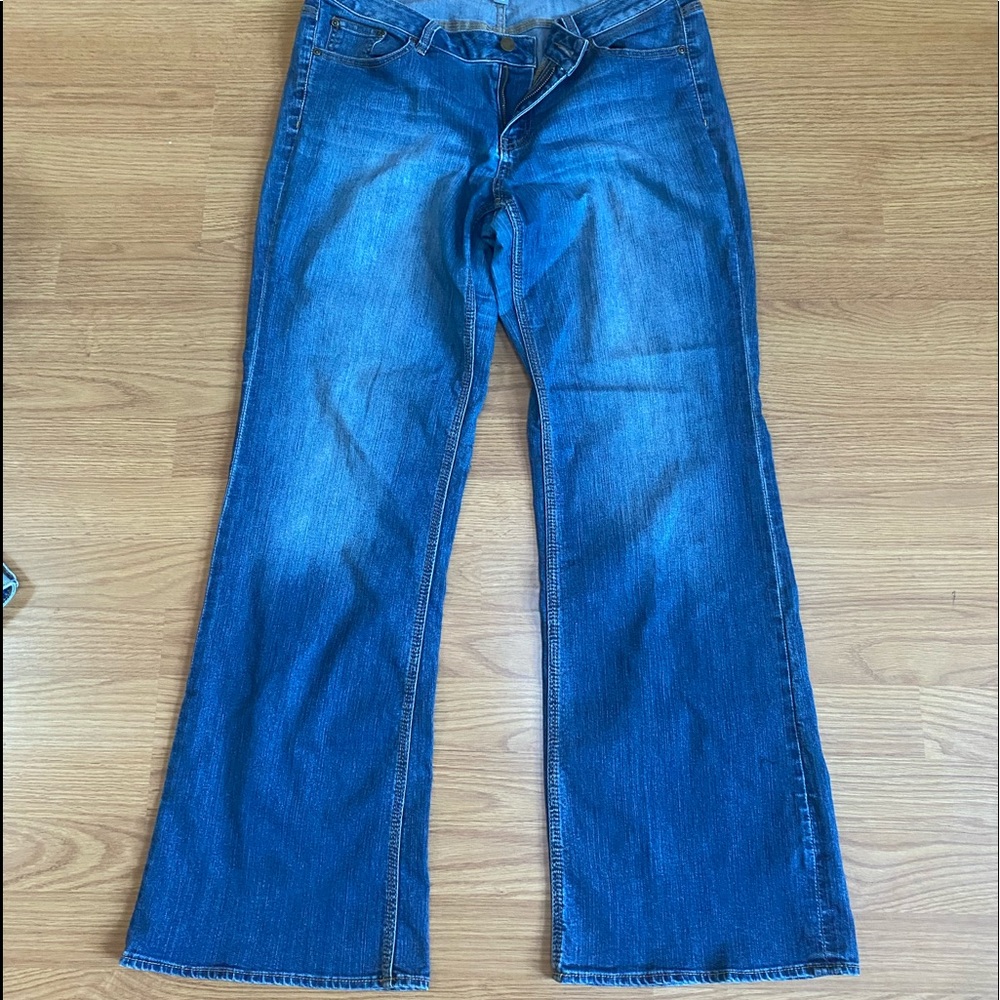 New York & Company Curvy Flare Jeans sz 12
